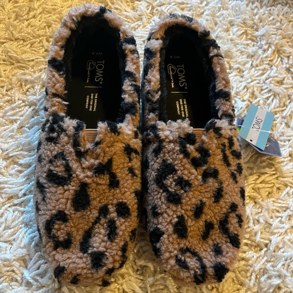 NWT TOMS 🖤🐆 - Picture 2 of 7